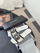 SLIPPER IN WHITE AND BLACK CALFSKIN MIX WOOL